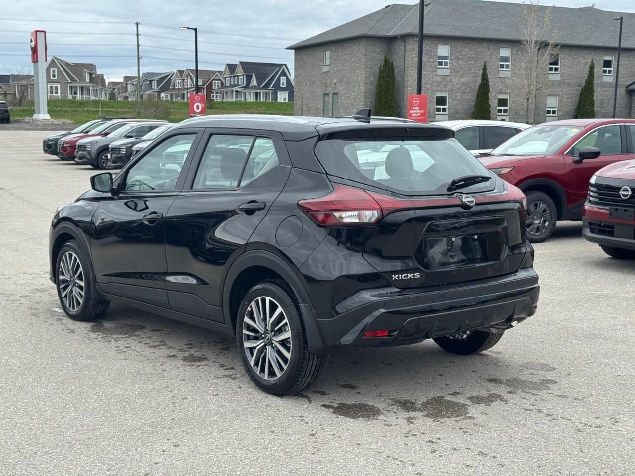 2025 Nissan Kicks Play SV FWD Photo
