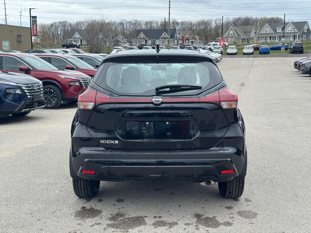 2025 Nissan Kicks Play SV FWD Photo