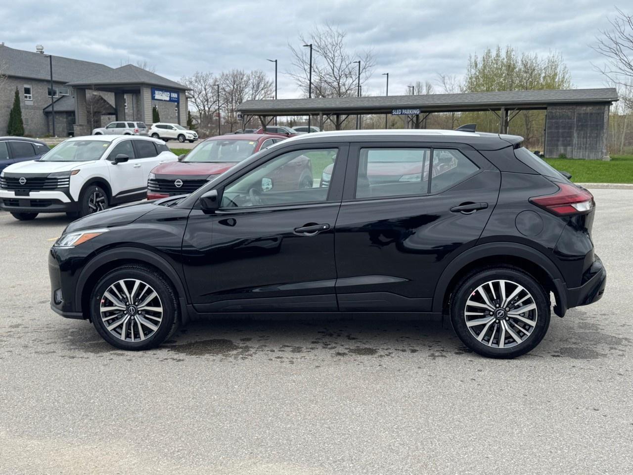 2025 Nissan Kicks Play SV FWD Photo