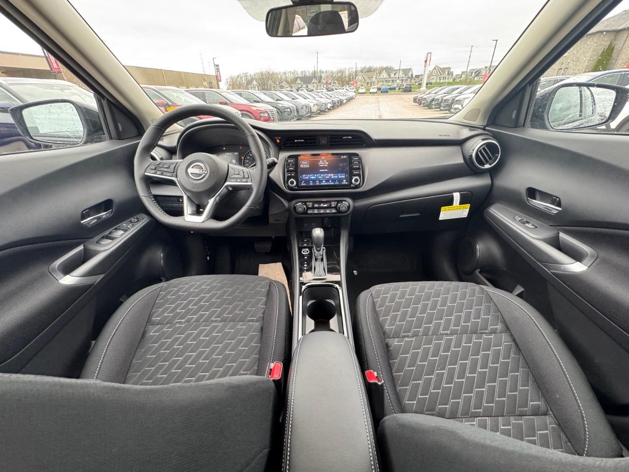 2025 Nissan Kicks Play SV FWD Photo