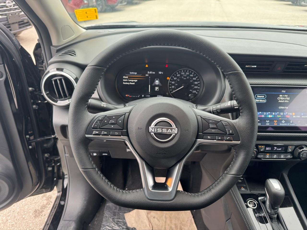 2025 Nissan Kicks Play SV FWD Photo