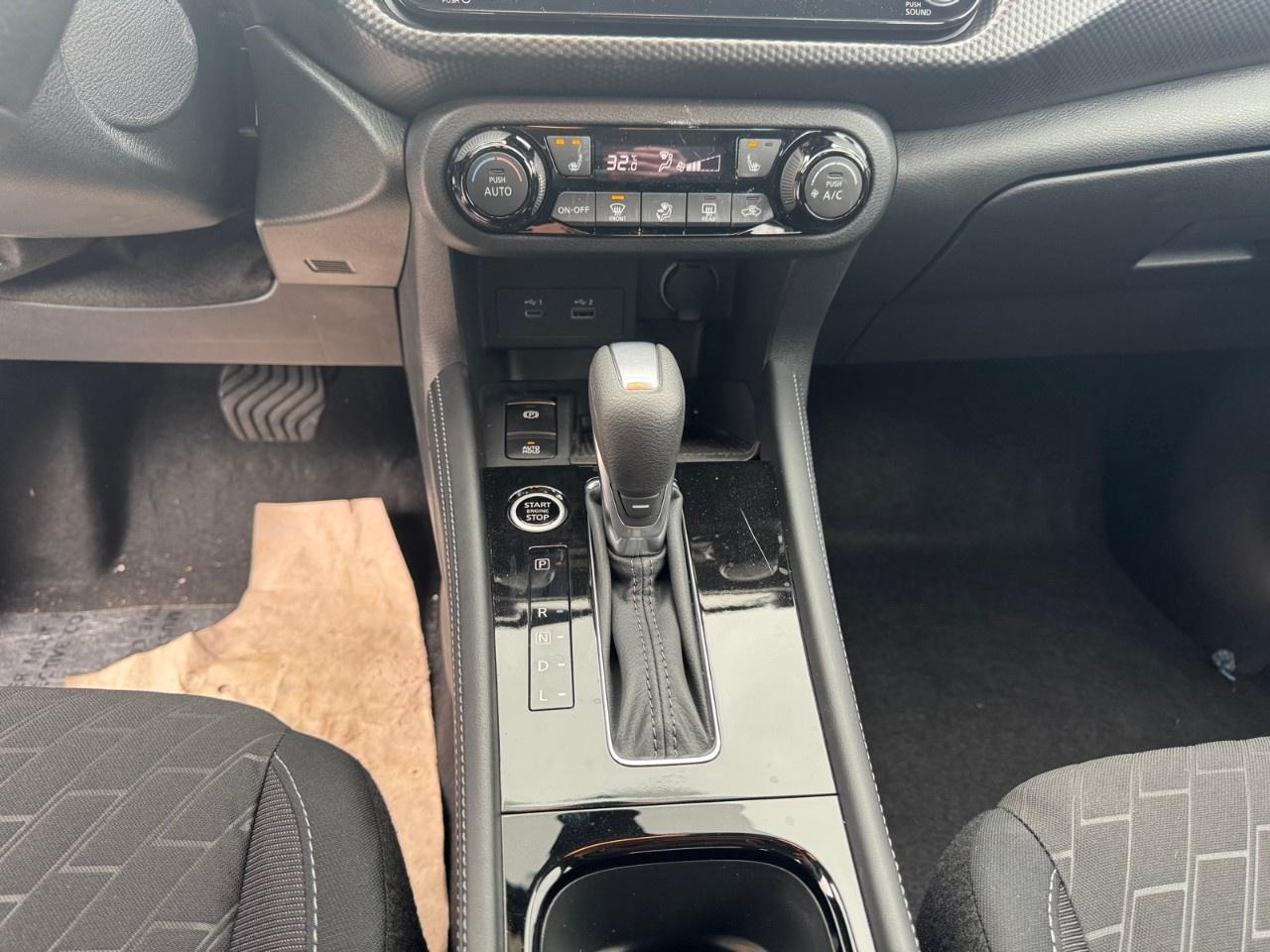2025 Nissan Kicks Play SV FWD Photo