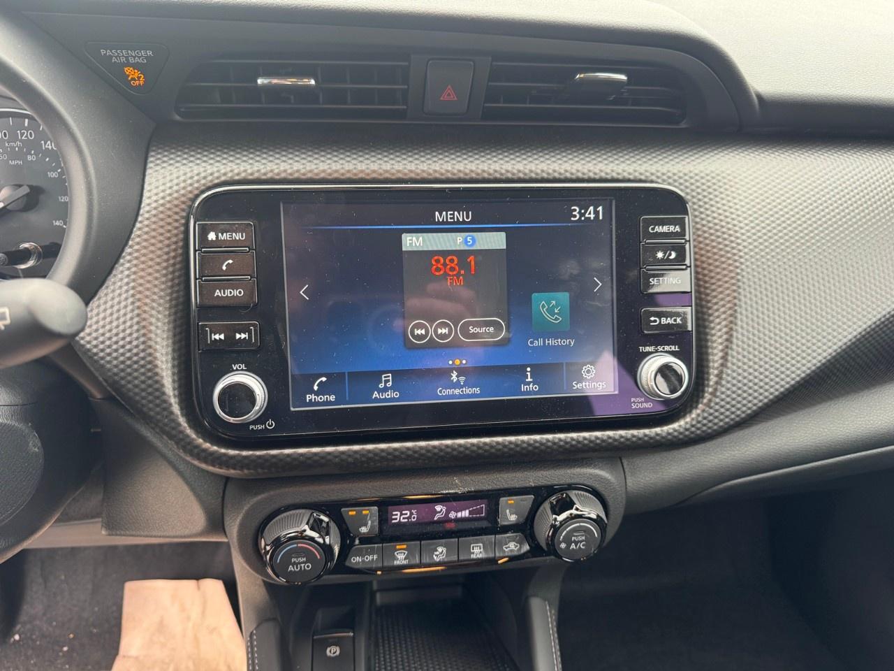 2025 Nissan Kicks Play SV FWD Photo
