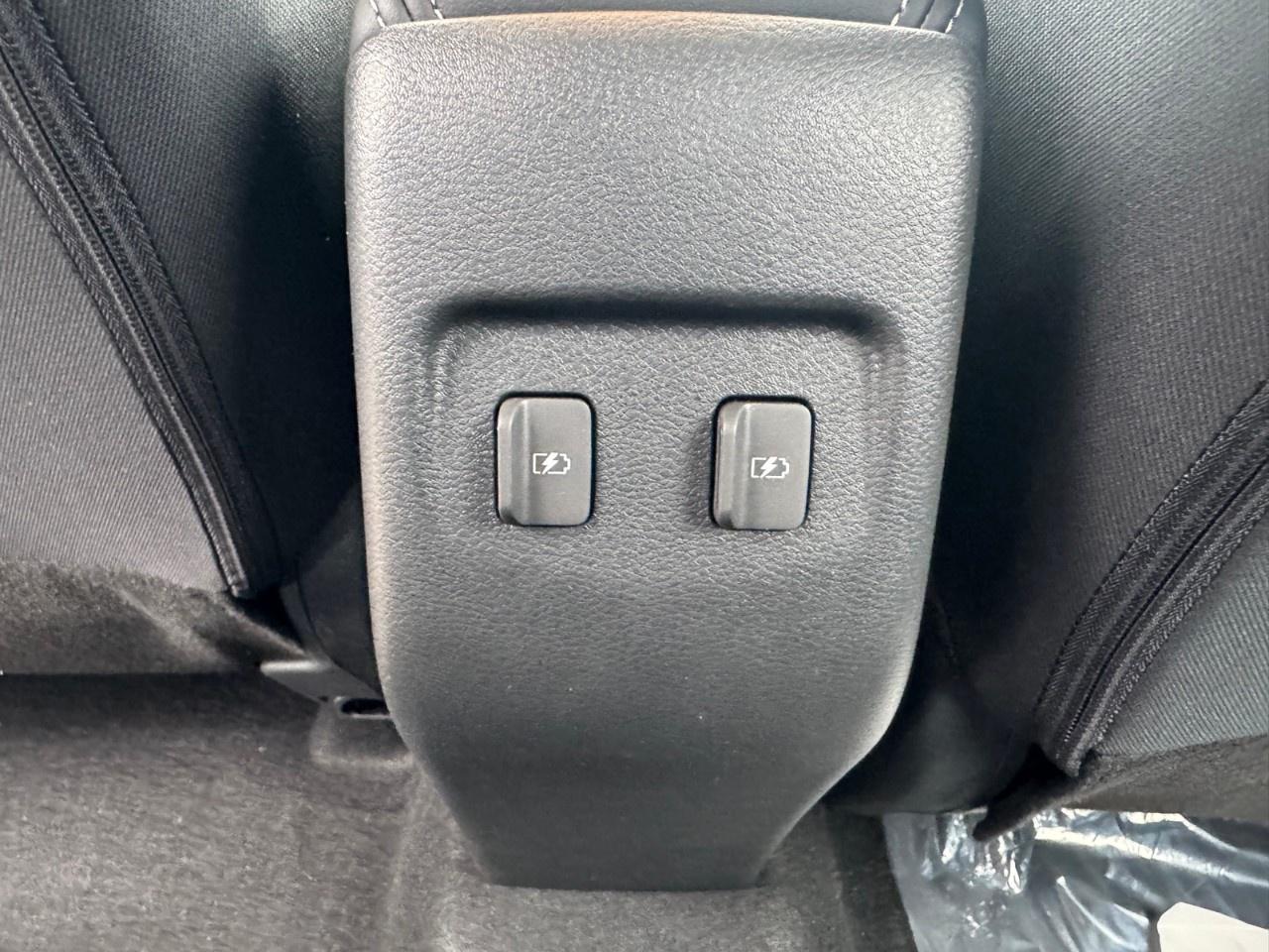 2025 Nissan Kicks Play SV FWD Photo