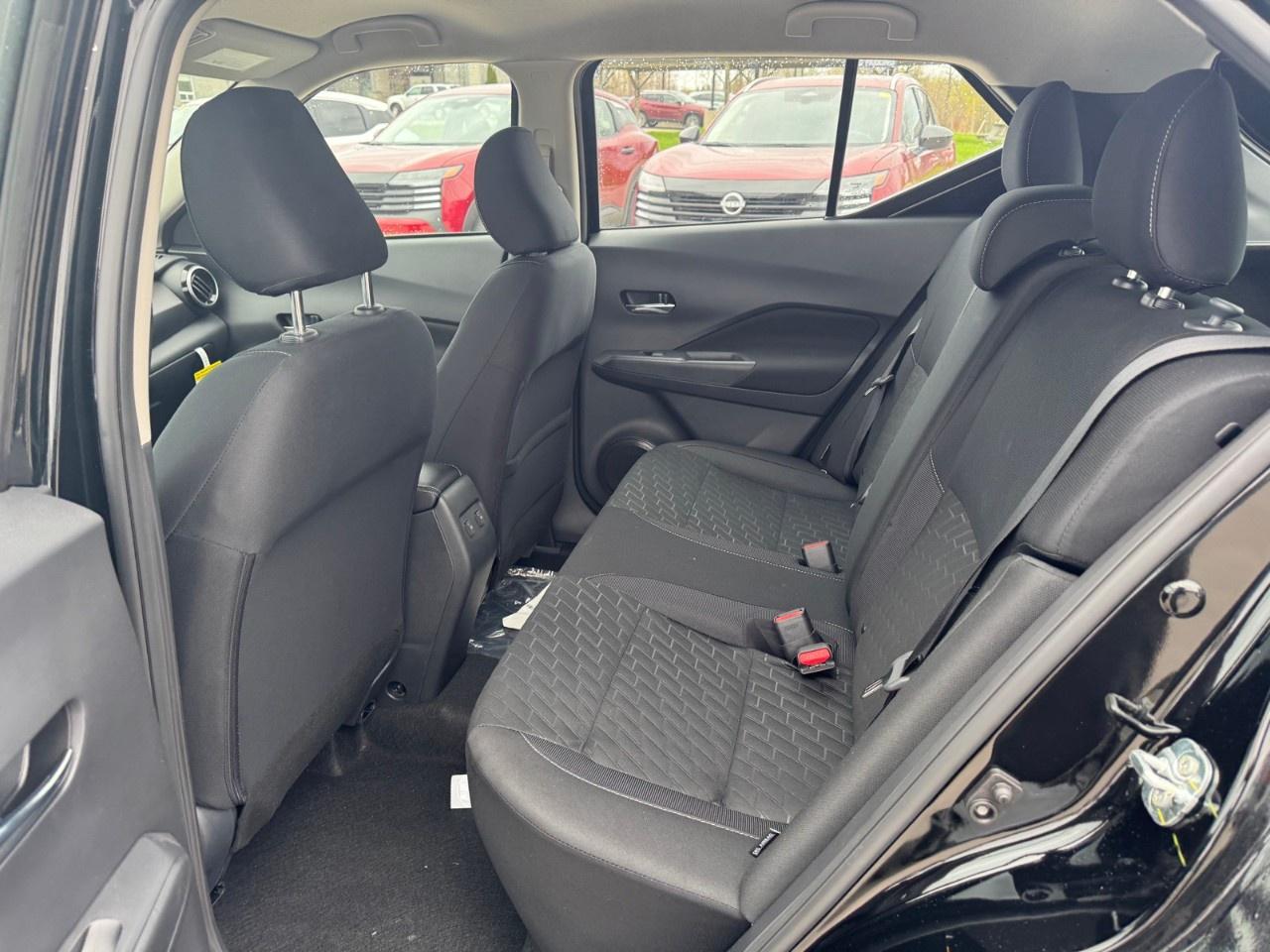 2025 Nissan Kicks Play SV FWD Photo