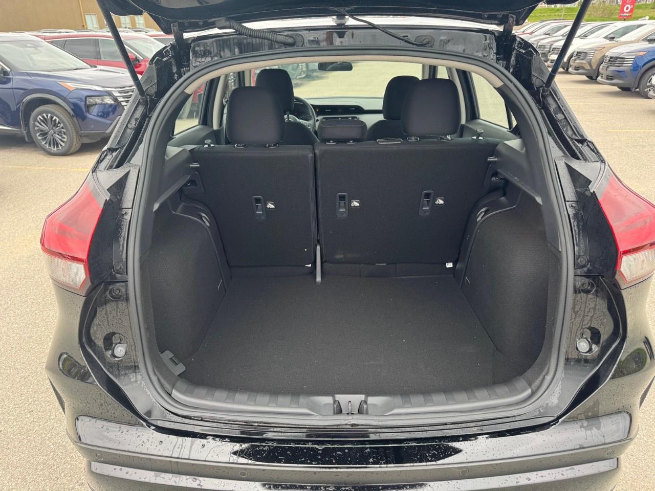 2025 Nissan Kicks Play SV FWD Photo