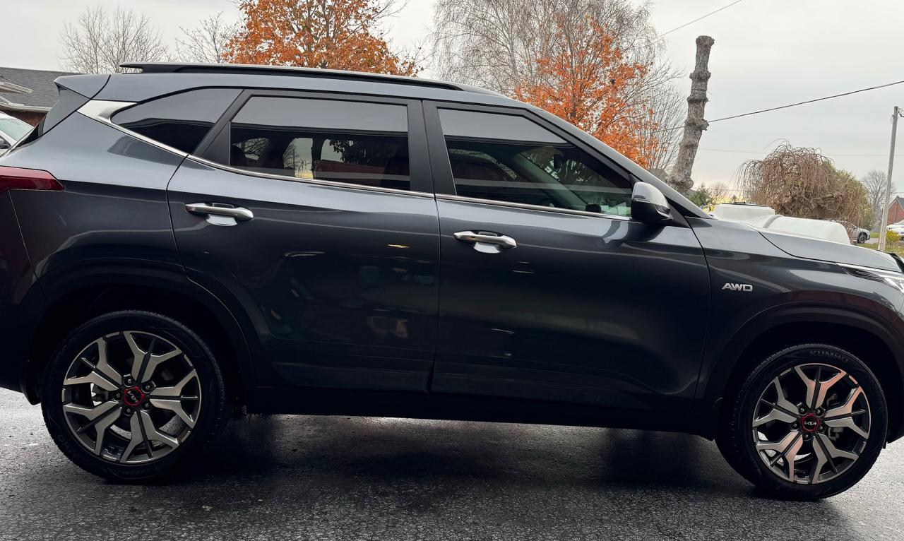 2023 Kia Seltos SX TURBO  AWD - Photo #2