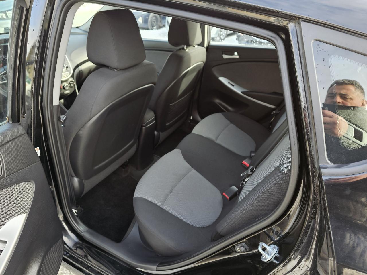 2012 Hyundai Accent GL, MANUAL, ACCIDENT FREE, A/C, POWER GROUP, 138KM - Photo #9