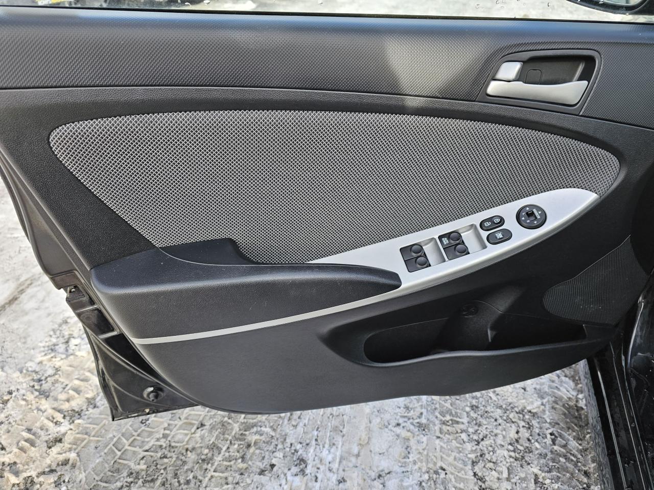2012 Hyundai Accent GL, MANUAL, ACCIDENT FREE, A/C, POWER GROUP, 138KM - Photo #14