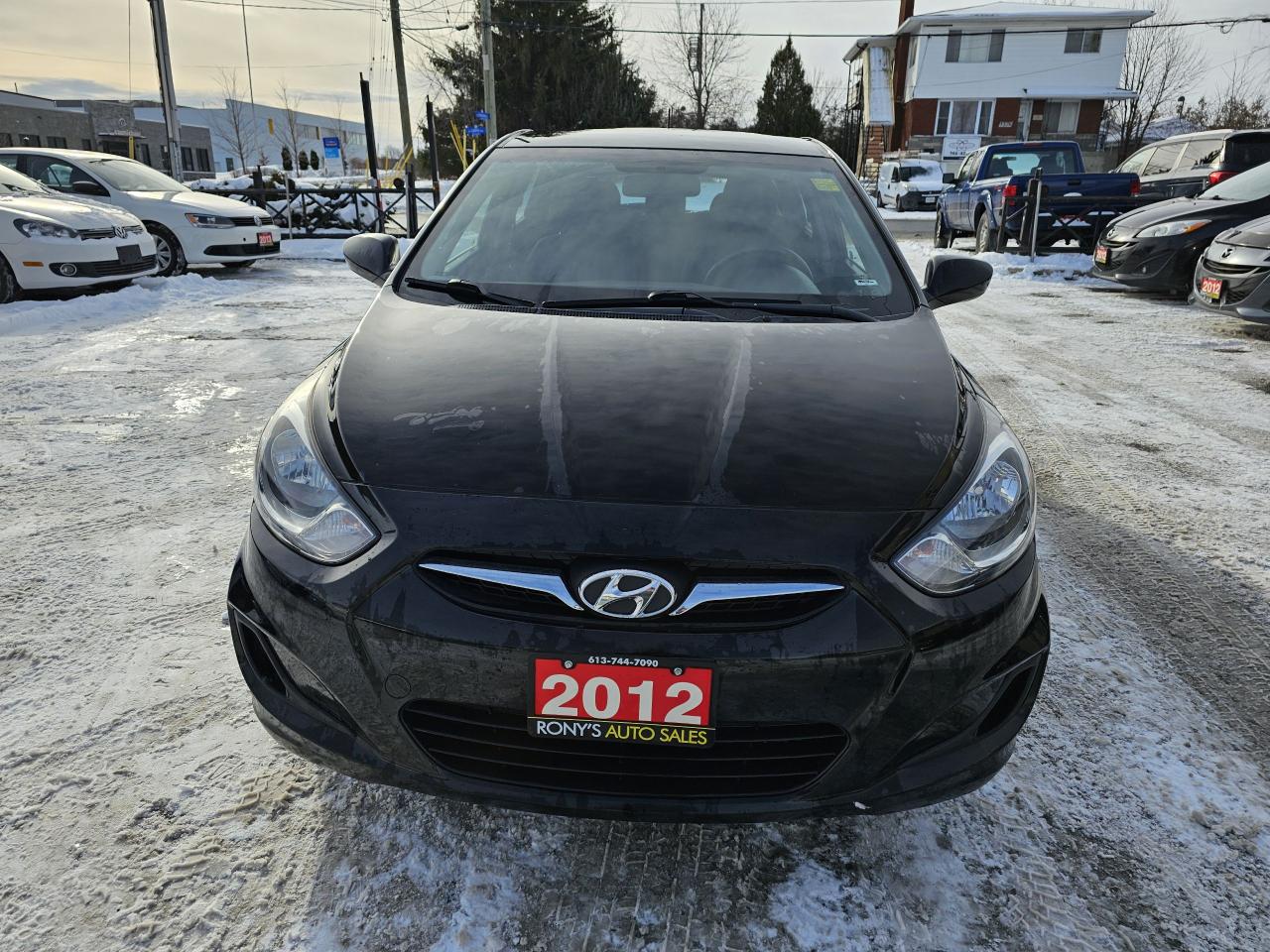 2012 Hyundai Accent GL, MANUAL, ACCIDENT FREE, A/C, POWER GROUP, 138KM - Photo #2