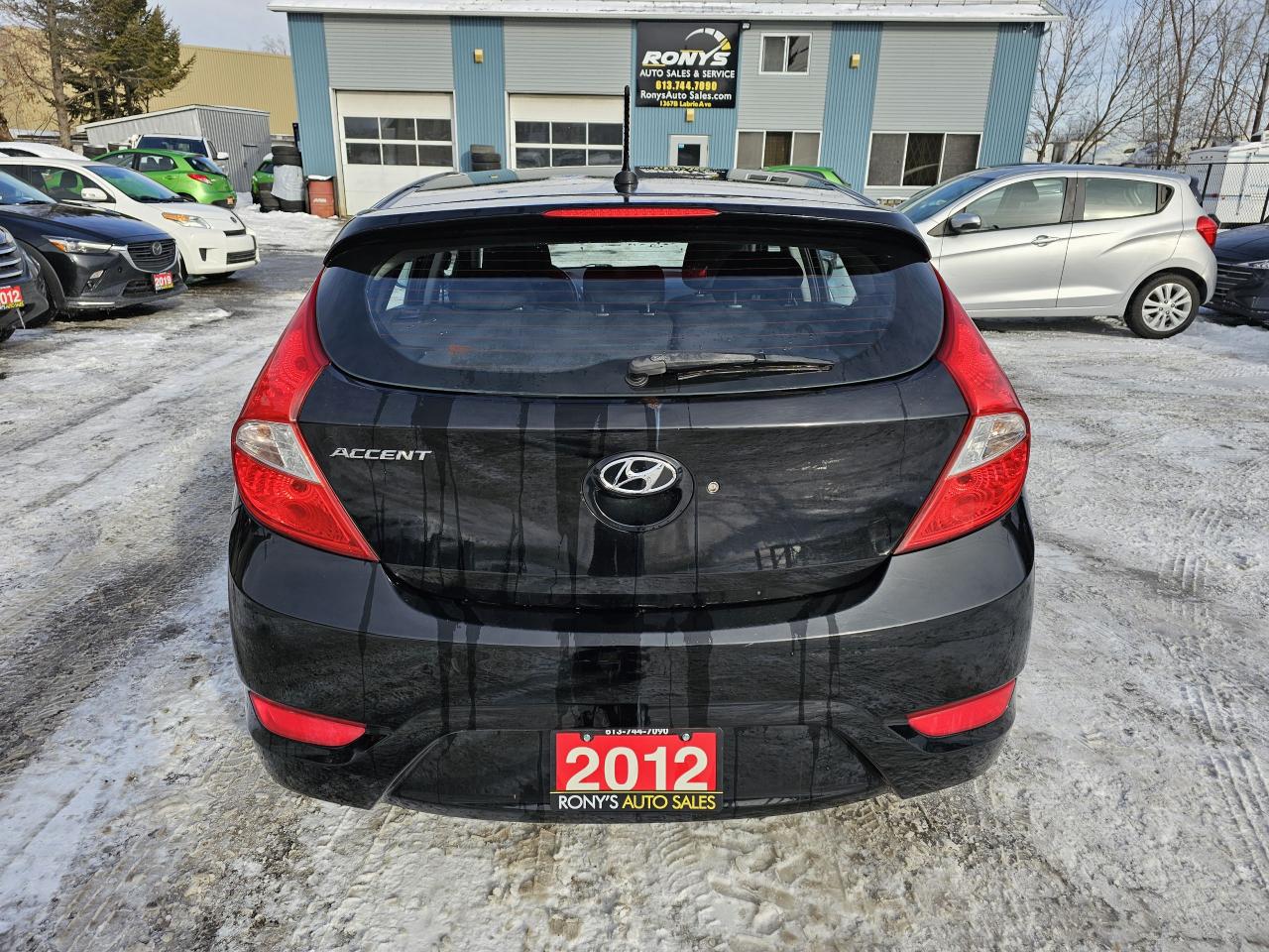 2012 Hyundai Accent GL, MANUAL, ACCIDENT FREE, A/C, POWER GROUP, 138KM - Photo #5
