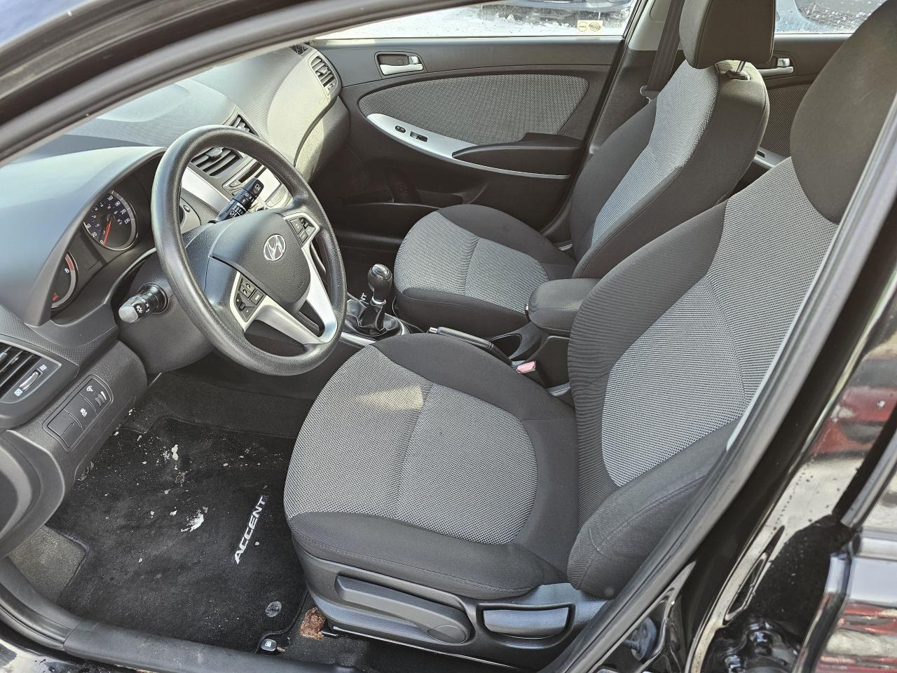 2012 Hyundai Accent GL, MANUAL, ACCIDENT FREE, A/C, POWER GROUP, 138KM - Photo #10