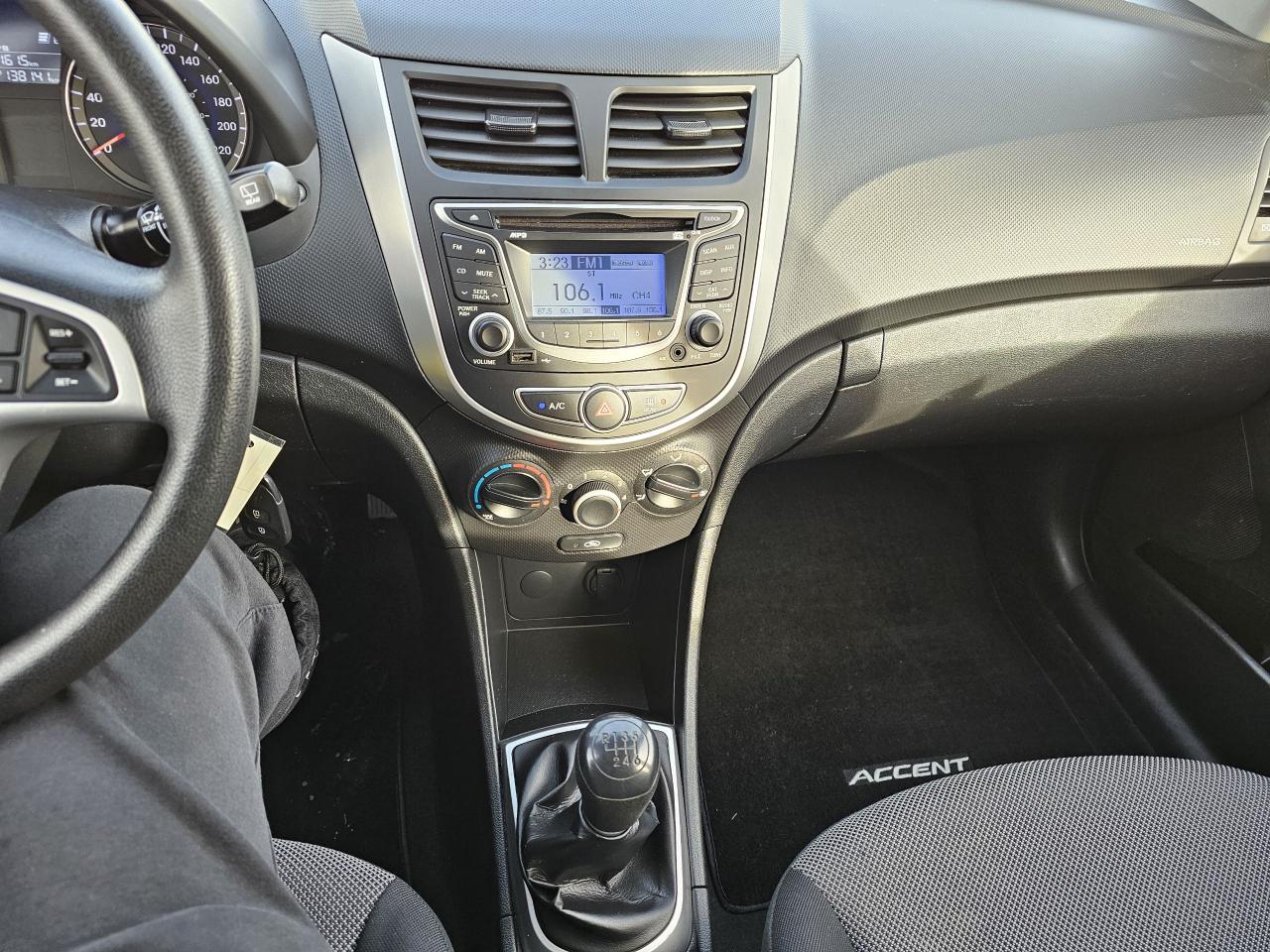 2012 Hyundai Accent GL, MANUAL, ACCIDENT FREE, A/C, POWER GROUP, 138KM - Photo #13