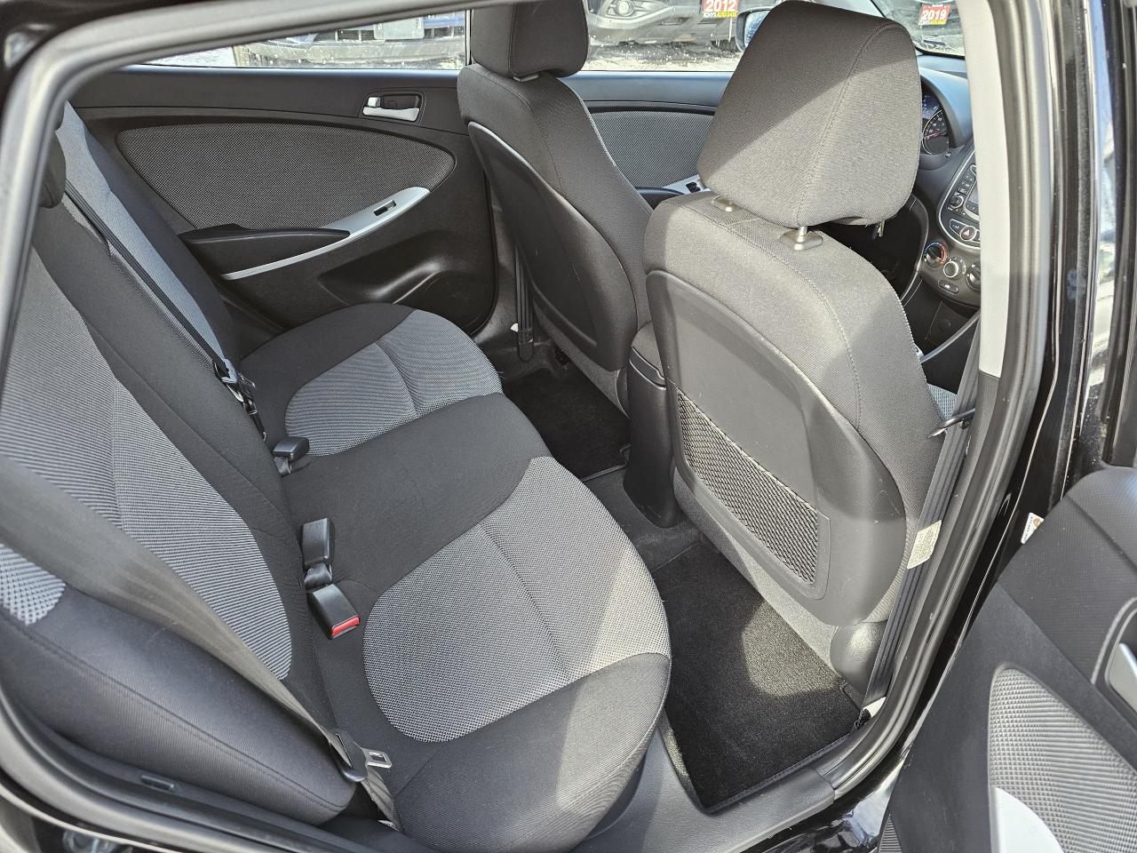 2012 Hyundai Accent GL, MANUAL, ACCIDENT FREE, A/C, POWER GROUP, 138KM - Photo #8
