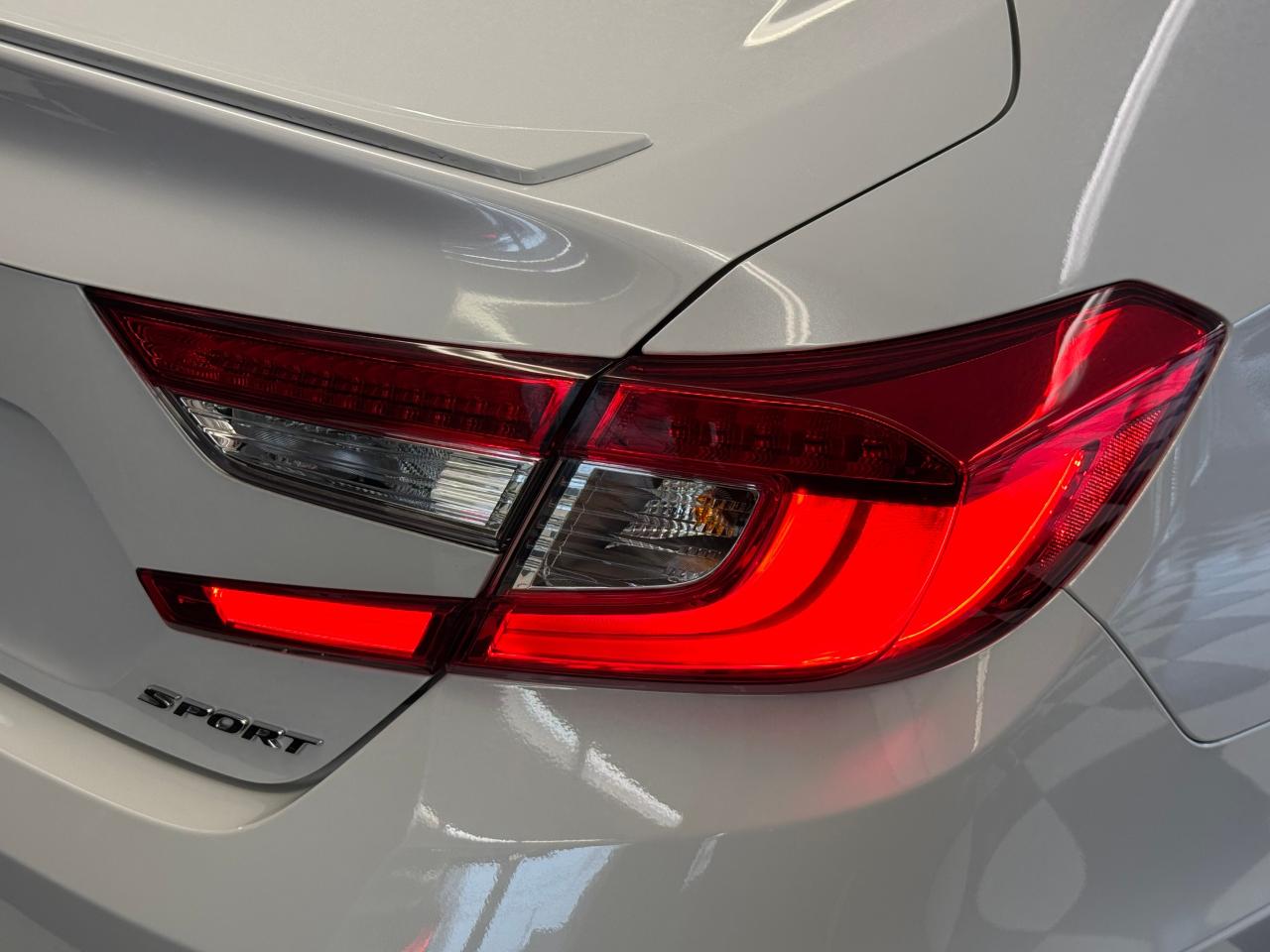 2018 Honda Accord SPORT+New Tires+Adaptive Cruise+Roof+CLEAN CARFAX - Photo #61
