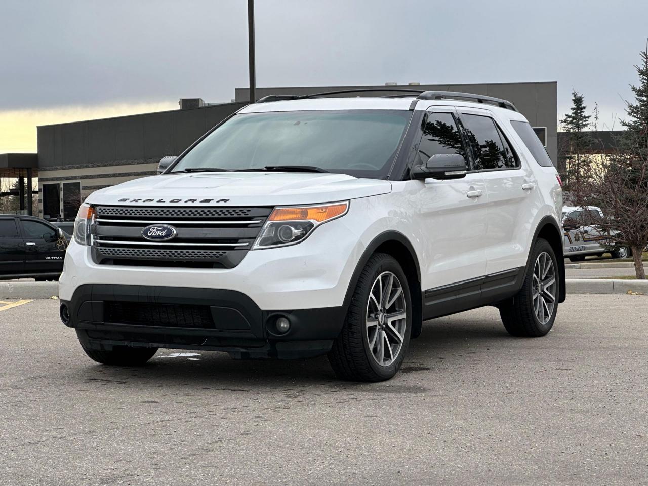 Used 2015 Ford Explorer XLT 4WD | 7 PASSENGER | SUEDE SEATS | YEAR END BLOWOUT! for sale in Calgary, AB