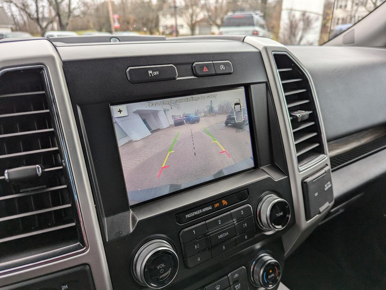 2019 Ford F-150 Lariat Photo5