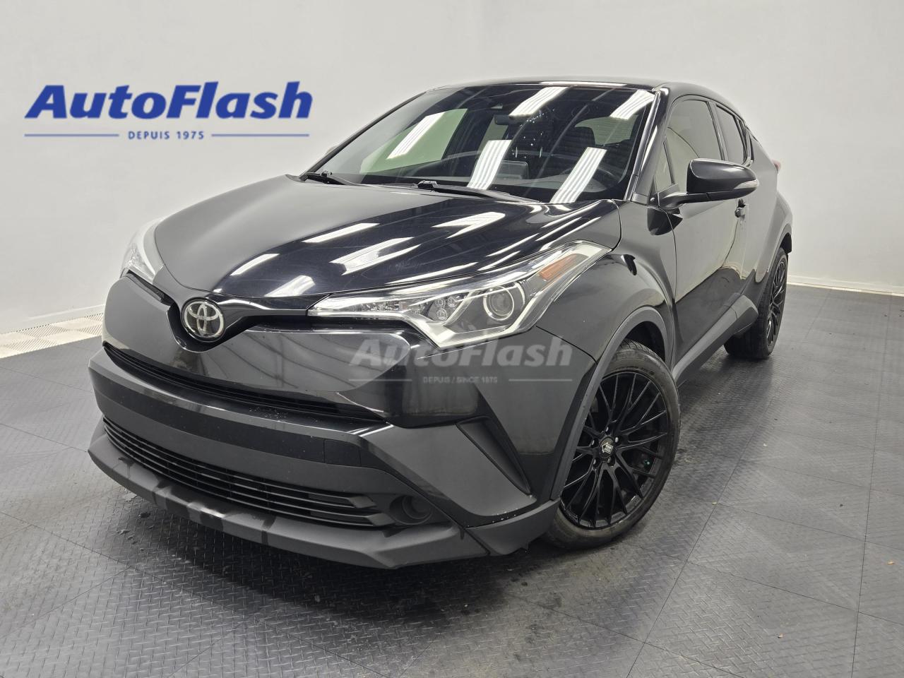 Used 2019 Toyota C-HR CAMERA, CARPLAY, DEMARREUR, CUIR, SIEGES CHAUFF for sale in Saint-Hubert, QC