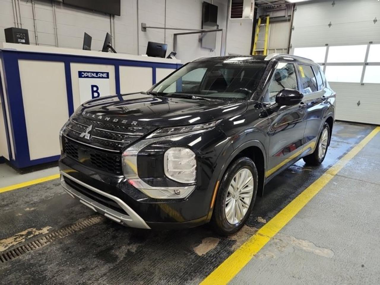 Used 2022 Mitsubishi Outlander ES  AWC | 3rd Row Seat | Heated Seats | CarPlay + Android | Rear Camera | Alloy Wheels and more! for sale in Guelph, ON