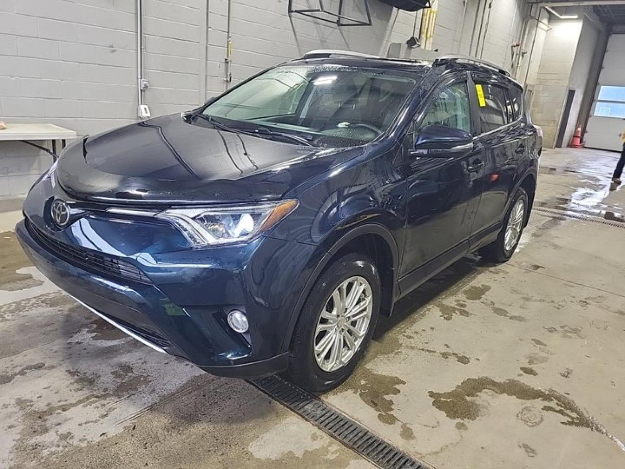 Used 2018 Toyota RAV4 XLE AWD | Sunroof | Power Seat | Heated Seats | Rear Camera | and more! for sale in Guelph, ON