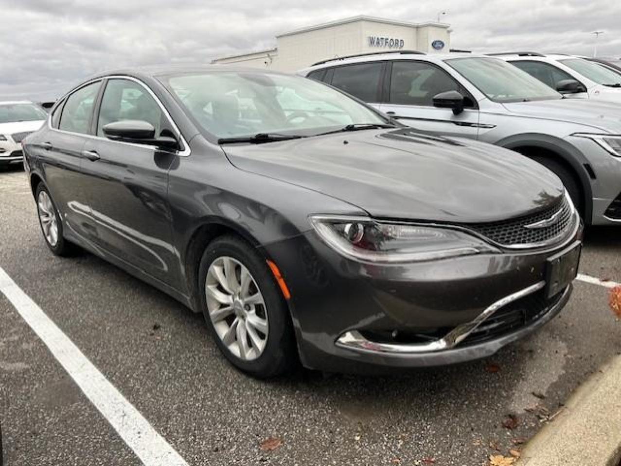 Used 2015 Chrysler 200 C berline 4 portes TA for sale in Watford, ON