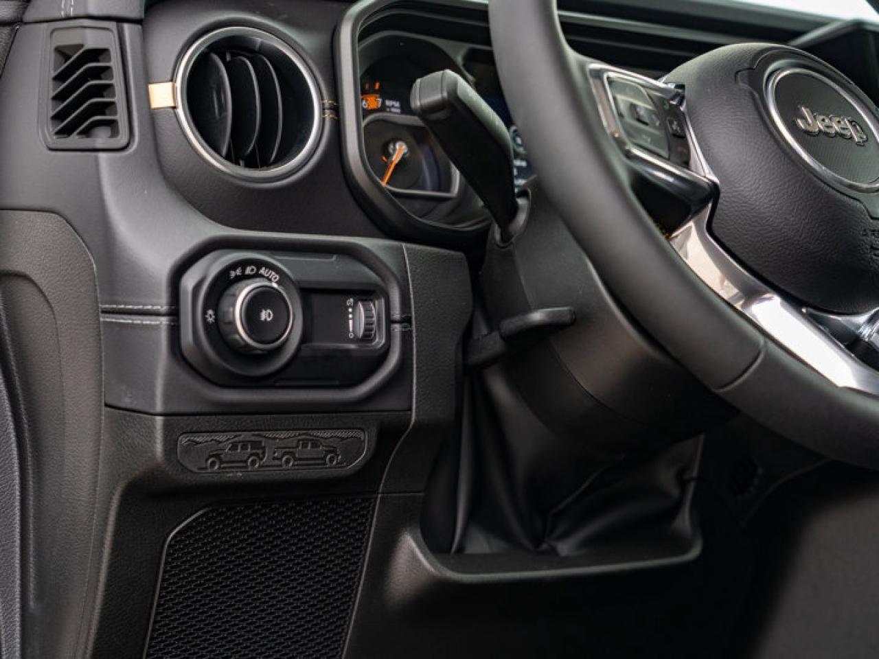 2025 Jeep Wrangler Sahara Photo