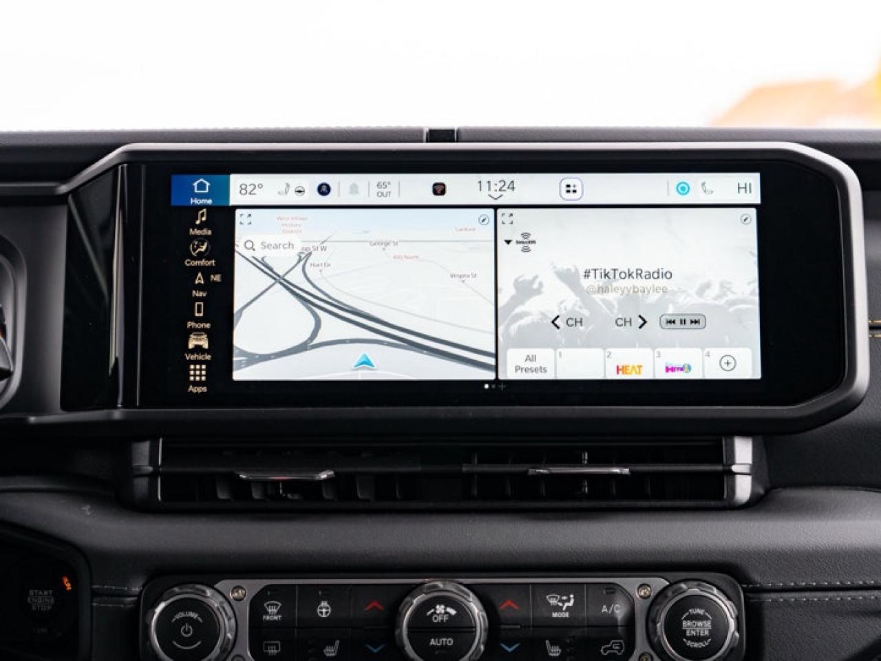 2025 Jeep Wrangler Sahara Photo