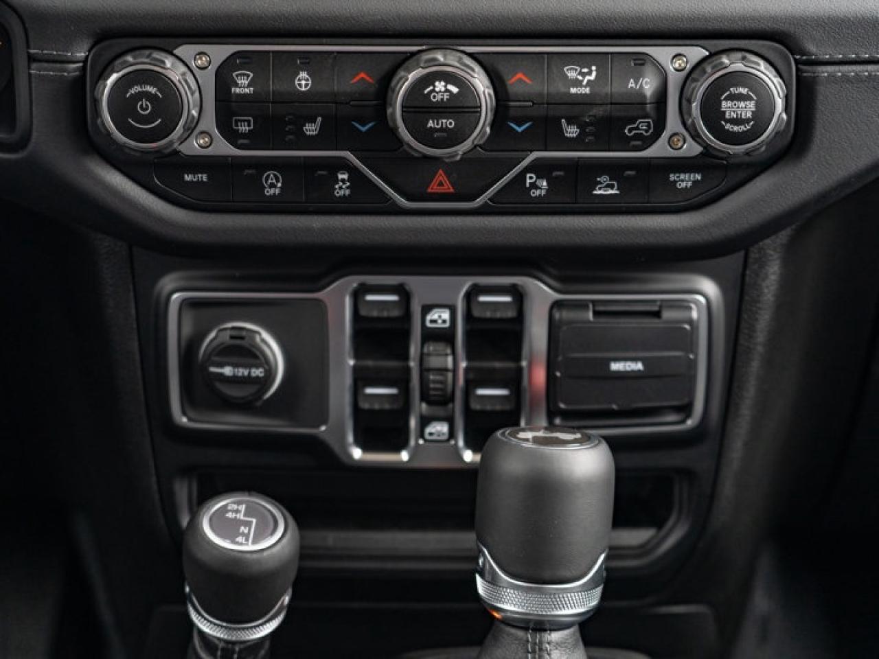 2025 Jeep Wrangler Sahara Photo