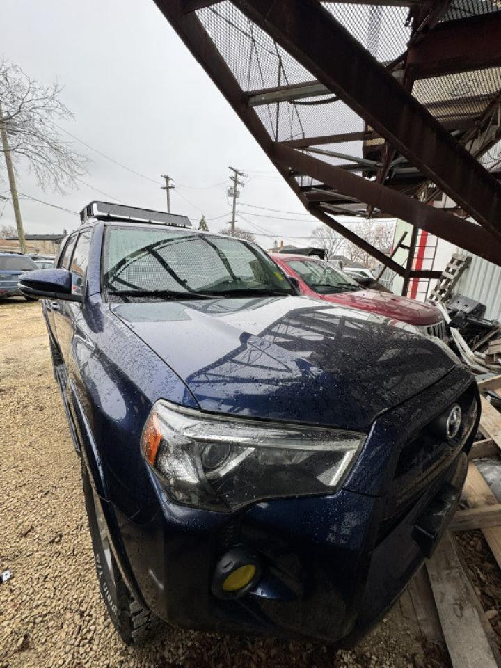 Used 2016 Toyota 4Runner SR5 AWD *ZERO ACCIDENTS* *LEATHER INTERIOR* *BACK UP CAMERA* *HEATED SEATS* for sale in Winnipeg, MB