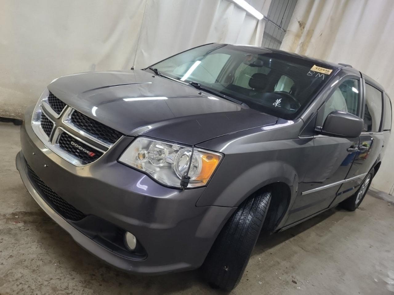 Used 2016 Dodge Grand Caravan Crew Plus *BACK UP CAMERA* *CLEAN TITLE* *LEATHER SEATS* *STOW AND GO* for sale in Winnipeg, MB