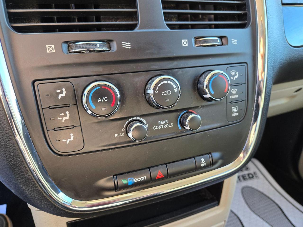 2017 Dodge Grand Caravan SXT Photo