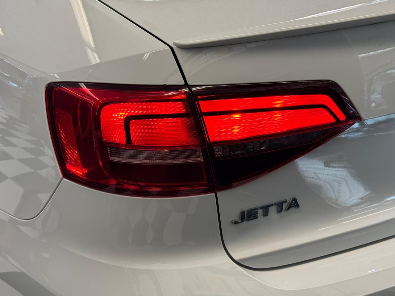 2017 Volkswagen Jetta Trendline+Tinted+ApplePlay+One Owner! CLEAN CARFAX - Photo #60
