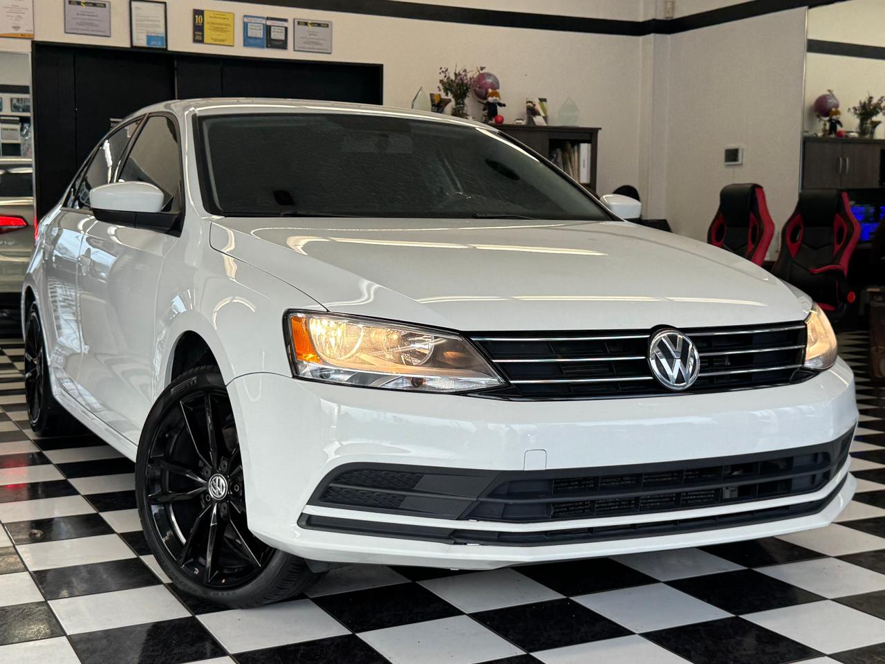 2017 Volkswagen Jetta Trendline+Tinted+ApplePlay+One Owner! CLEAN CARFAX - Photo #15