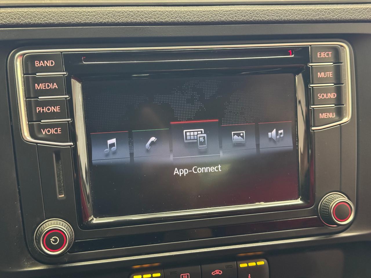 2017 Volkswagen Jetta Trendline+Tinted+ApplePlay+One Owner! CLEAN CARFAX Photo32