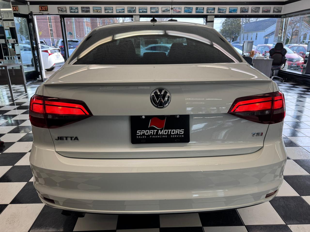 2017 Volkswagen Jetta Trendline+Tinted+ApplePlay+One Owner! CLEAN CARFAX Photo6