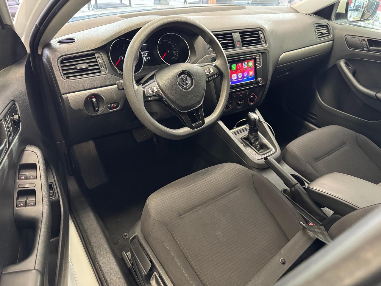 2017 Volkswagen Jetta Trendline+Tinted+ApplePlay+One Owner! CLEAN CARFAX - Photo #18
