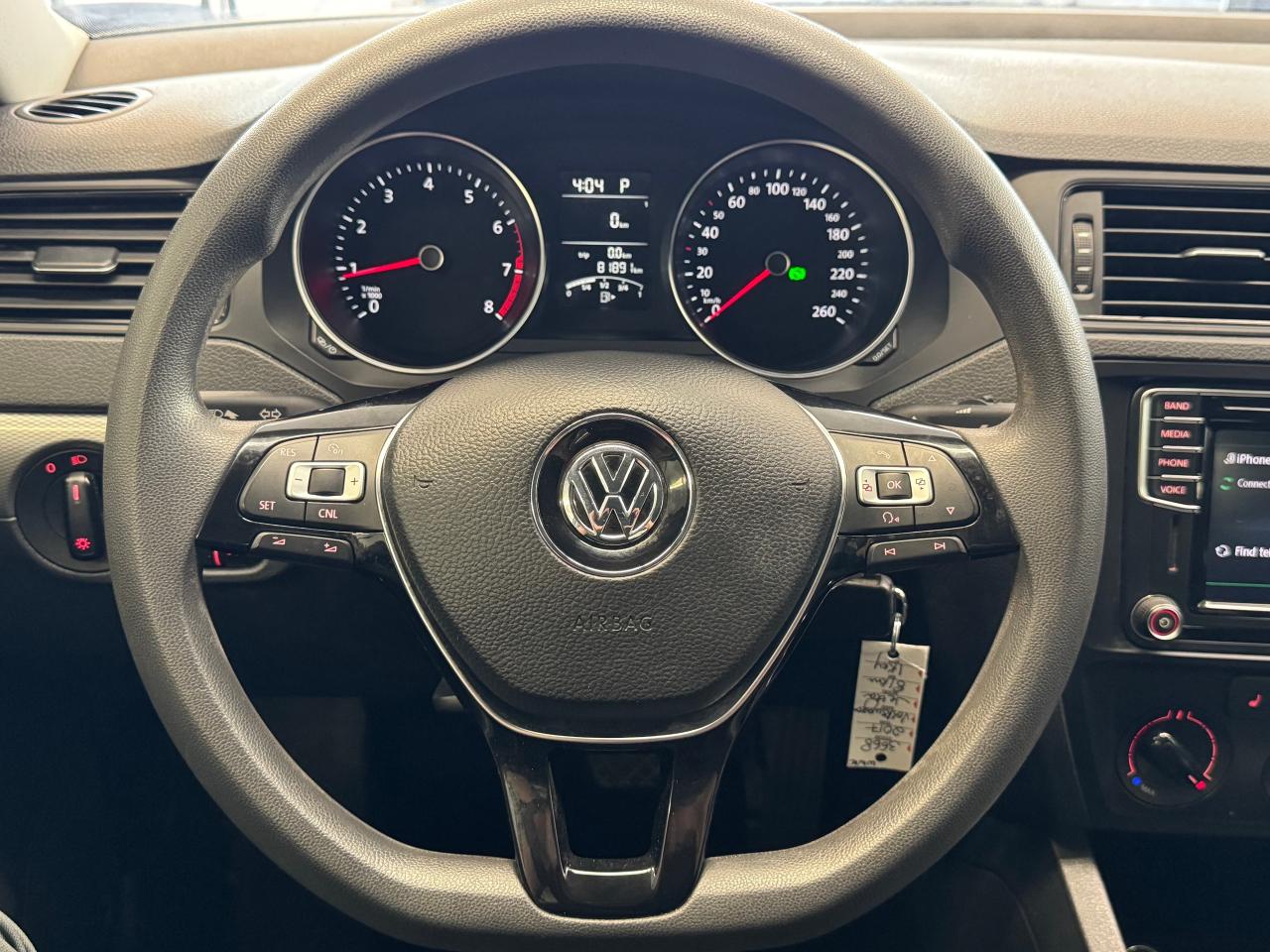 2017 Volkswagen Jetta Trendline+Tinted+ApplePlay+One Owner! CLEAN CARFAX Photo11