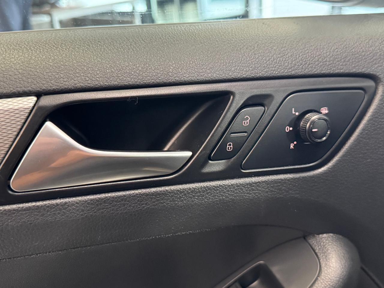 2017 Volkswagen Jetta Trendline+Tinted+ApplePlay+One Owner! CLEAN CARFAX - Photo #48