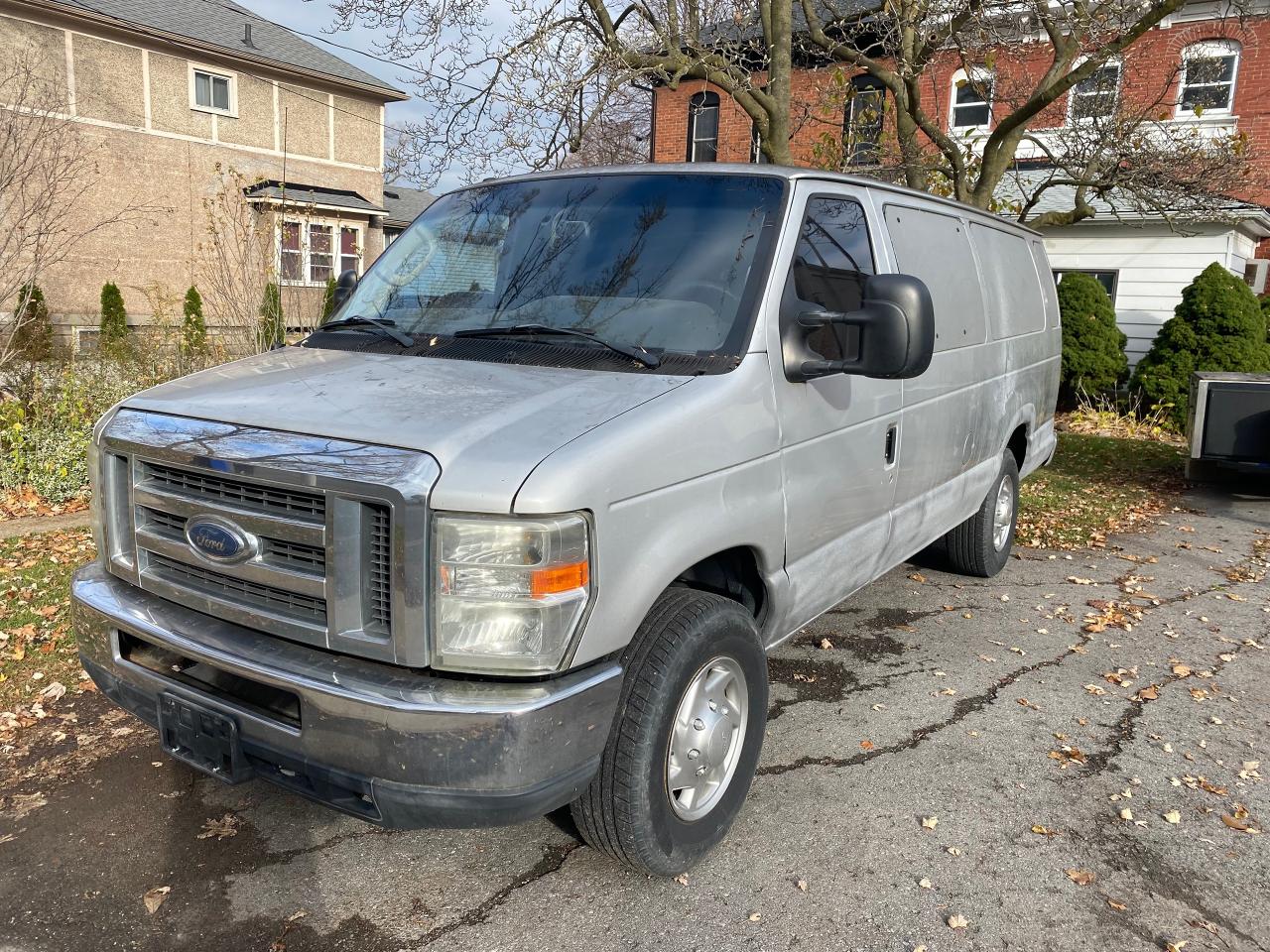 Used 2010 Ford Econoline 12 Passenger Window Van - E-350 Super Duty Ext XLT for sale in St. Catharines, ON