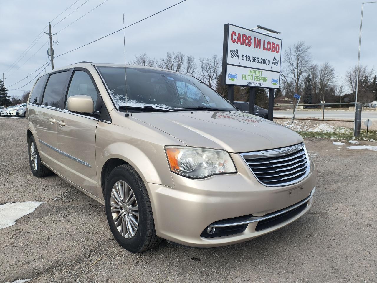 Used 2013 Chrysler Town & Country Touring w/Leather for sale in Komoka, ON