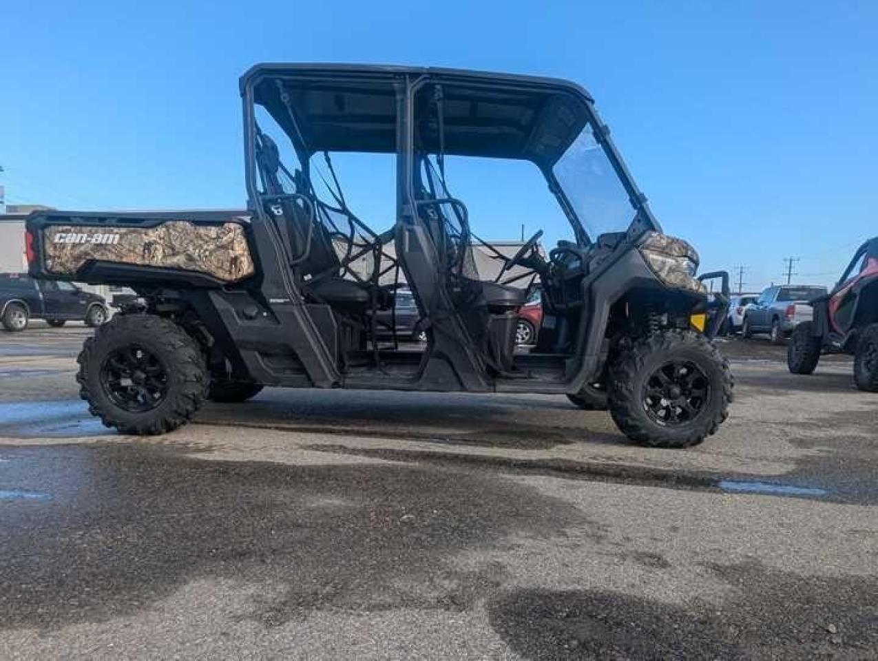 2023 Can-Am Defender HD10 MAX XT CREW $128 B/W - Photo #6