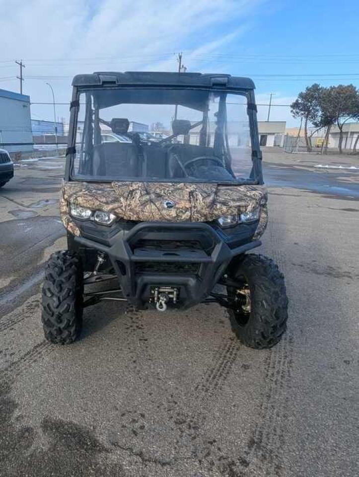 2023 Can-Am Defender HD10 MAX XT CREW $128 B/W - Photo #8