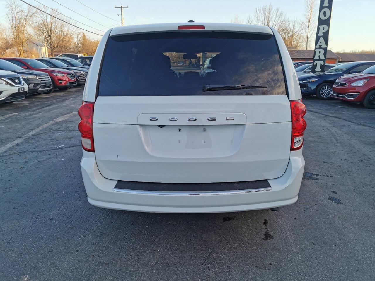 2018 Dodge Grand Caravan GT - Photo #4