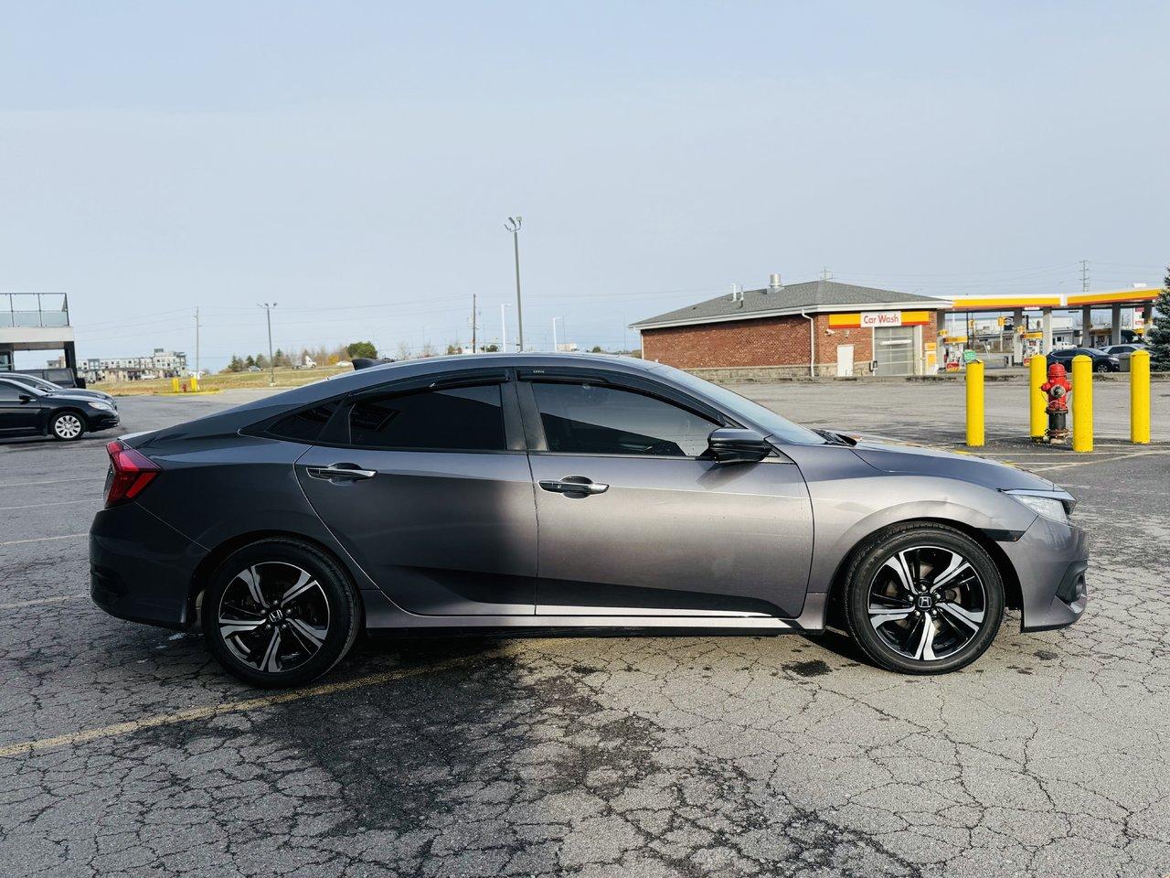 2018 Honda Civic Touring **FULL LOADED MODEL** Photo3