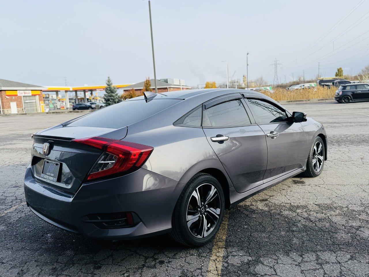 2018 Honda Civic Touring **FULL LOADED MODEL** Photo4