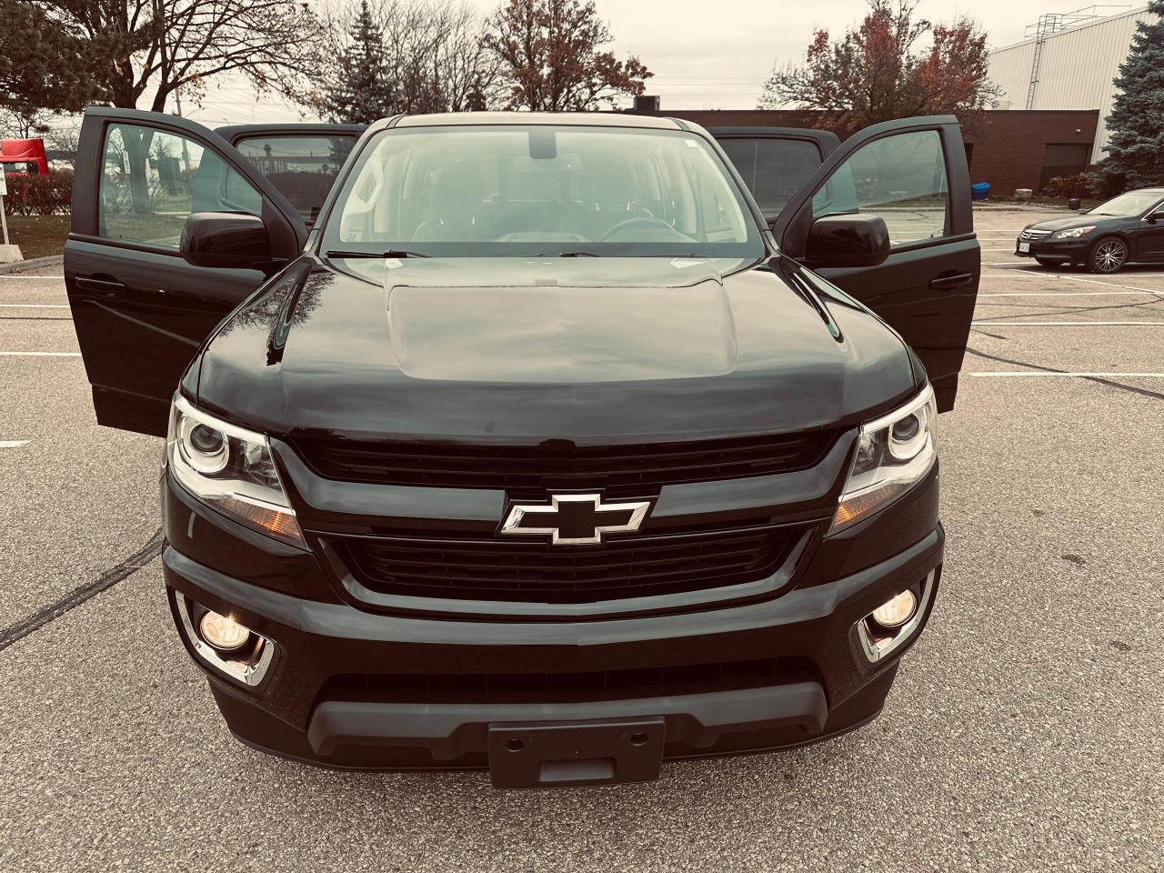 Used 2019 Chevrolet Colorado Crew Cab Z71 4WD Tripe Black for sale in Mississauga, ON