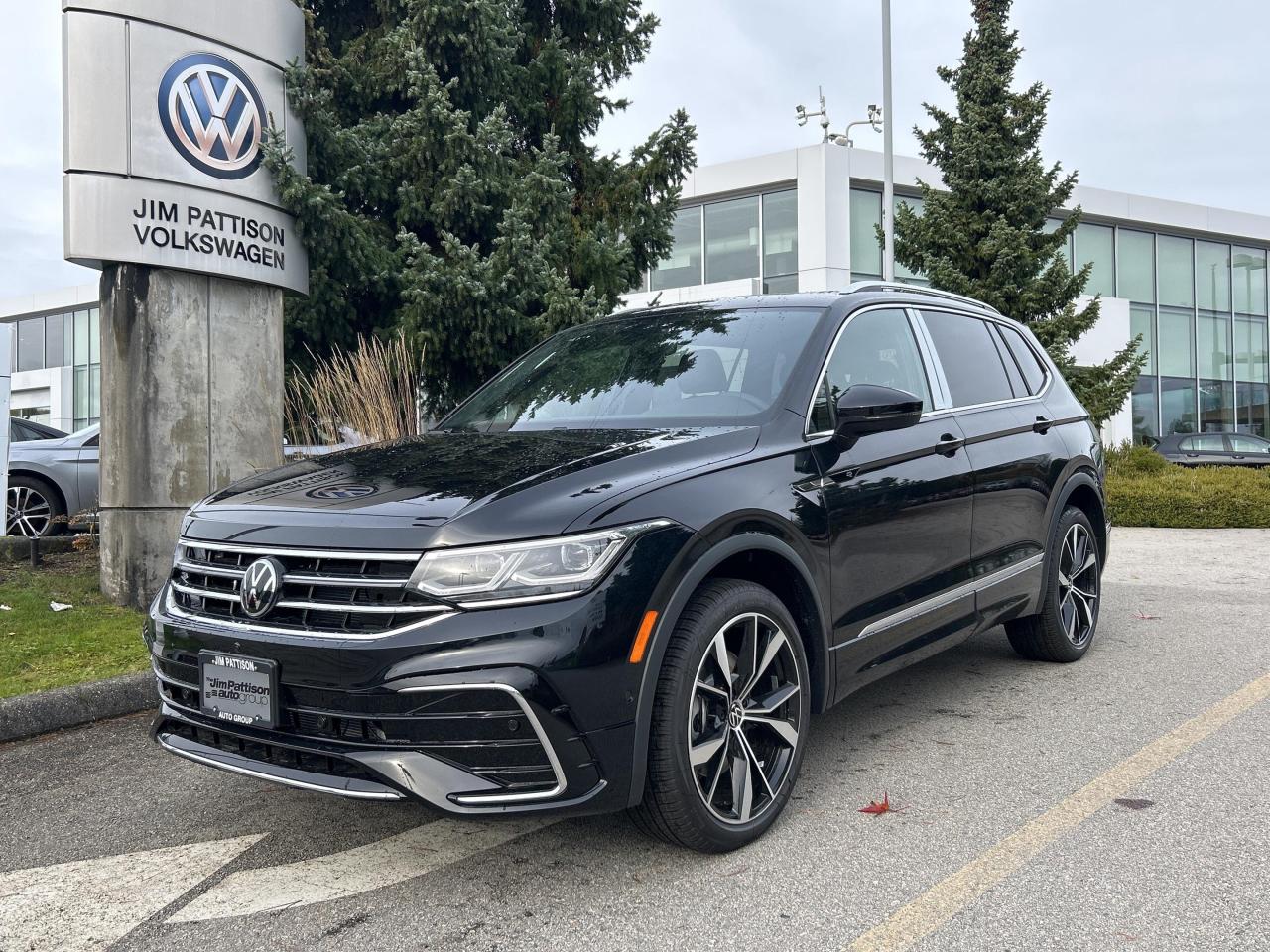 New 2024 Volkswagen Tiguan Highline R-Line 2.0T 8sp at w/Tip 4M for sale in Surrey, BC