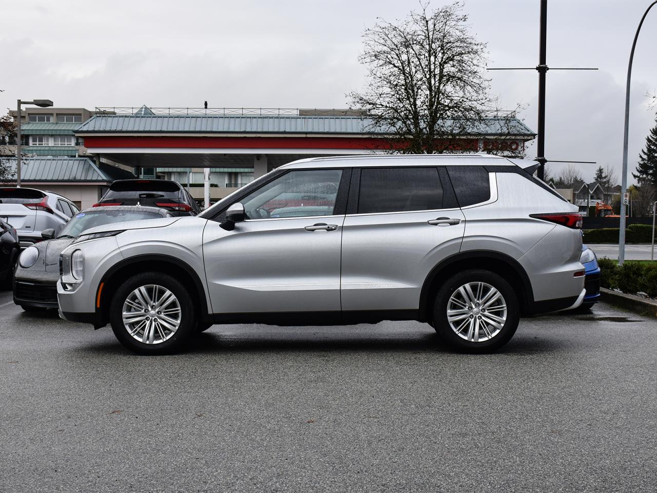 Used 2024 Mitsubishi Outlander LE - Navigation, MultiView Cameras, Power Liftgate for sale in Coquitlam, BC