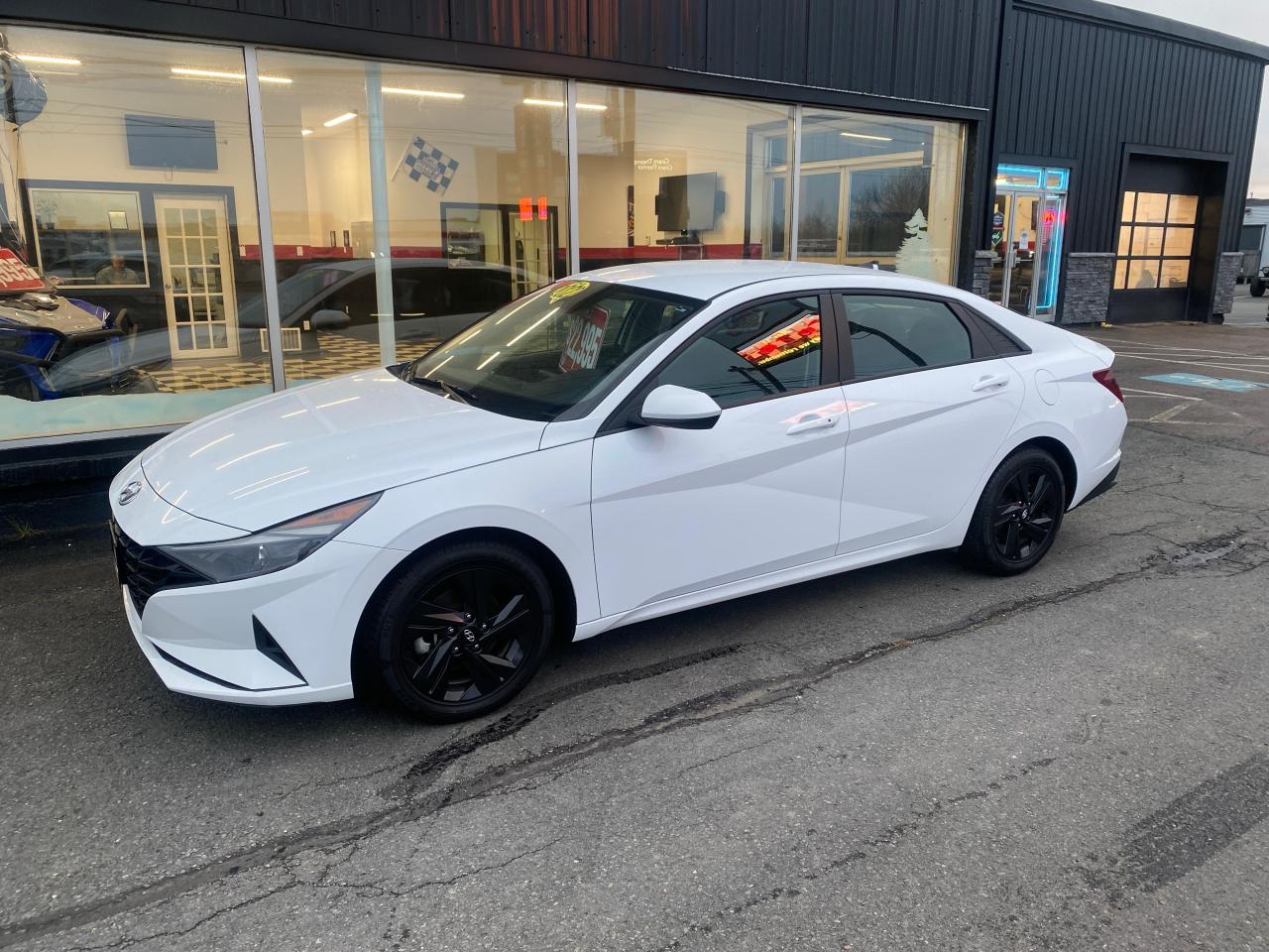 2022 Hyundai Elantra Preferred - Photo #2