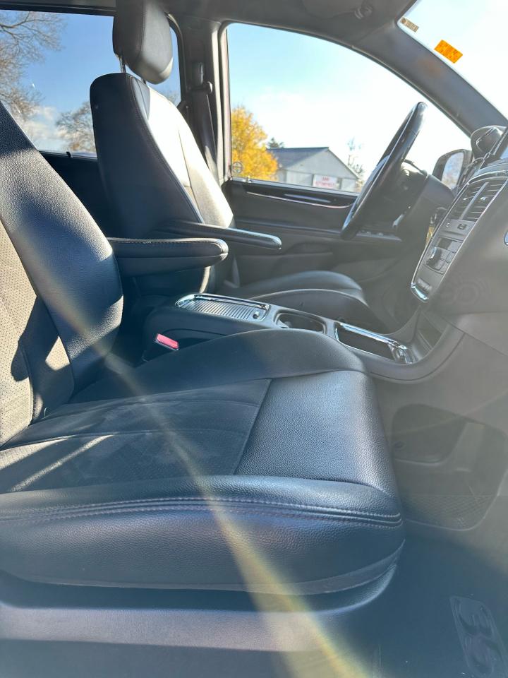 2019 Dodge Grand Caravan 35th Anniversary - Photo #6